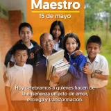 Maestra del Cauca junto a estudiantes en el Día del Maestro