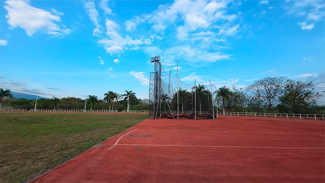 El estadio que respira deporte y se asfixia entre escombros