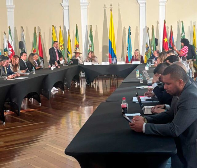 Esneyder Gómez propone seguimiento territorial a reconstrucción por terremoto Esneyder Gómez propone seguimiento territorial a reconstrucción por terremoto