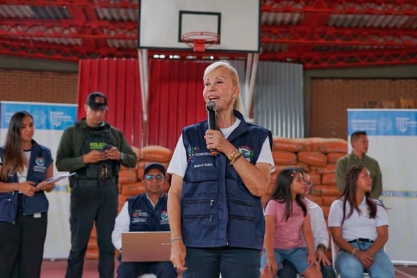 Valle entrega 1.788 kits para reparar viviendas