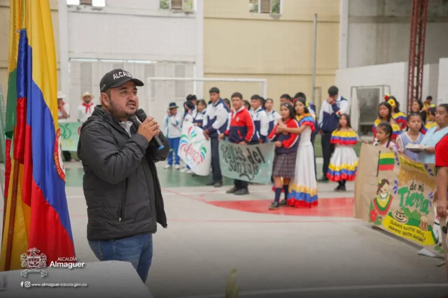 Almaguer llevó sus raíces a la pista