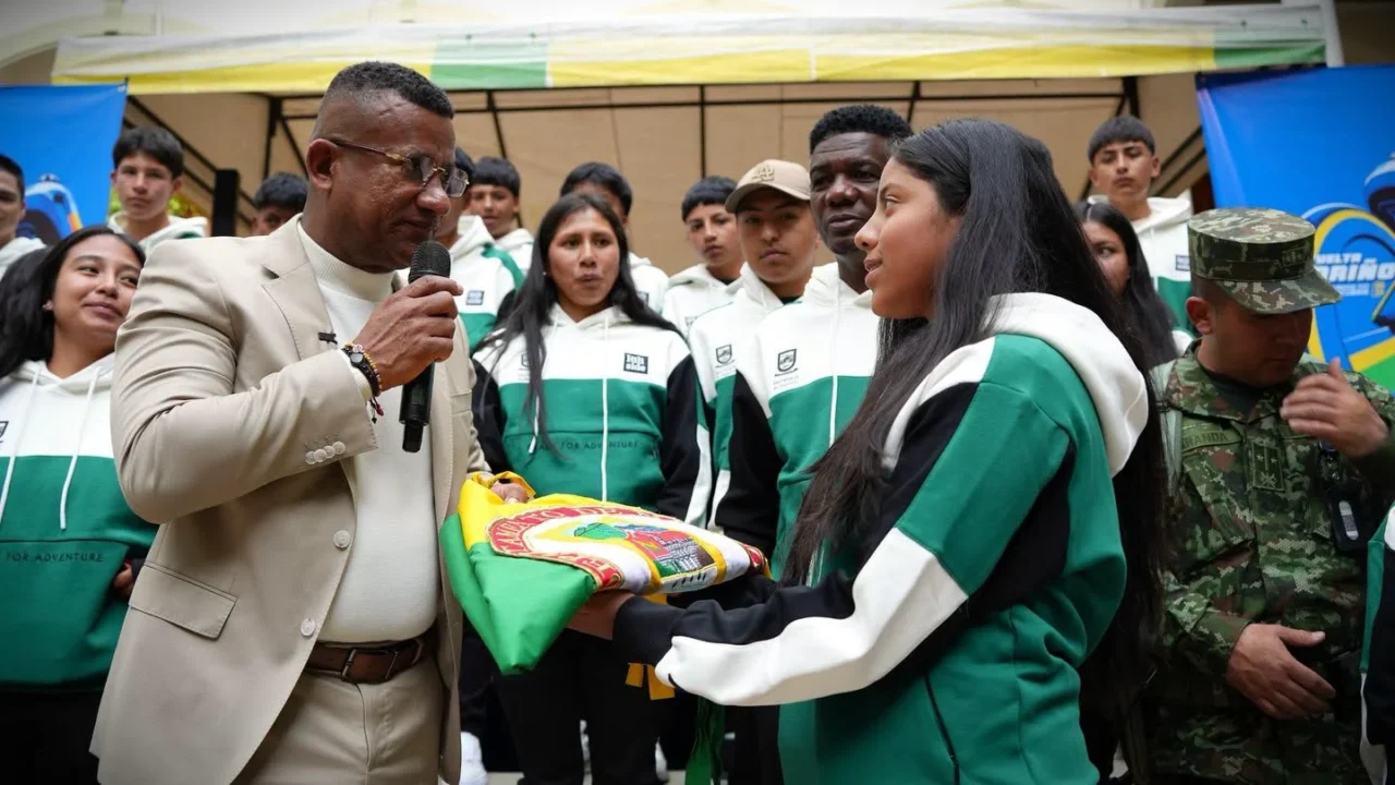 Ciclistas participantes de la Vuelta a Nariño 2026 durante presentación de la décima edición