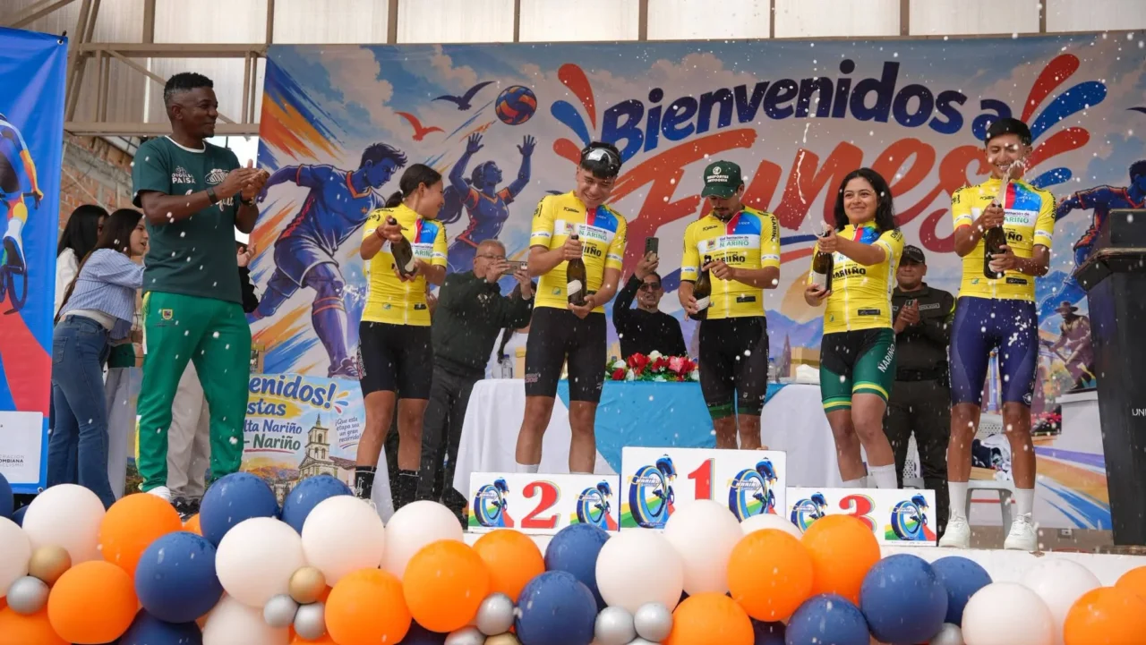 Ciclistas recorren la segunda etapa de la Vuelta a Nariño 2026 entre Ricaurte y Funes.