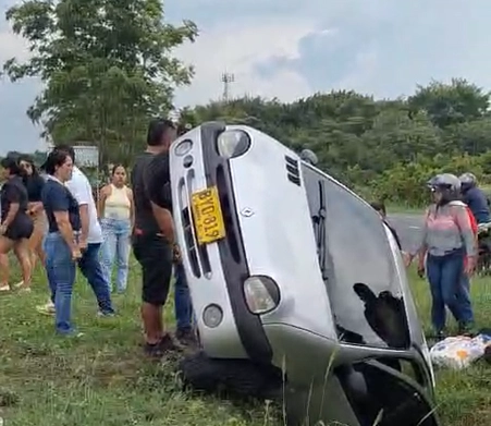 Cinco personas salen ilesas de accidente vial