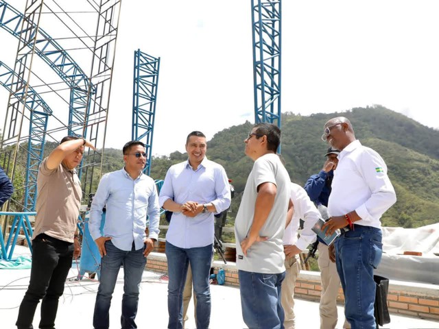 Gobernador del Cauca Octavio Guzmán llegó a Florencia con obras y recursos
