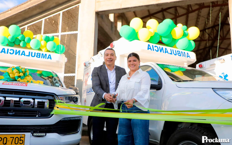 Gobernador entrega cinco ambulancias para atención rural en el Cauca Gobernador entrega cinco ambulancias para atención rural en el Cauca