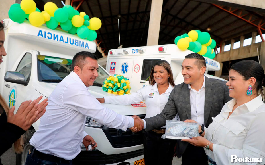 Gobernador entrega cinco ambulancias para atención rural en el Cauca