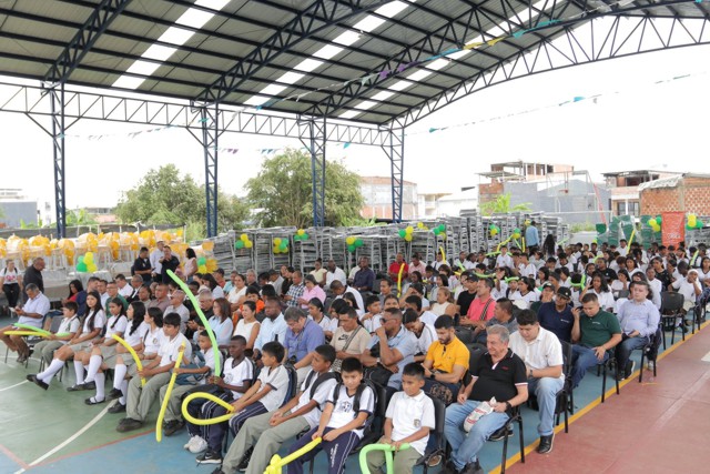 Gobernador entrega mobiliario para 5.700 estudiantes en Quilichao Gobernador entrega mobiliario para 5.700 estudiantes en Quilichao