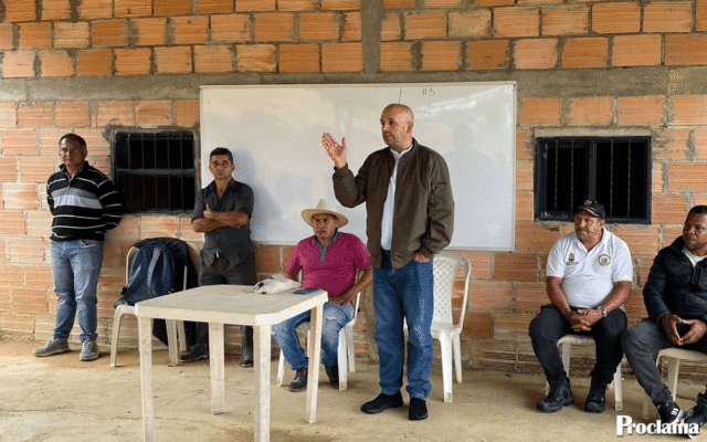 La Sierra entrega materiales a familias de Apartaderos