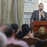 Octavio Guzmán hace vías mientras Muñoz sigue viajando