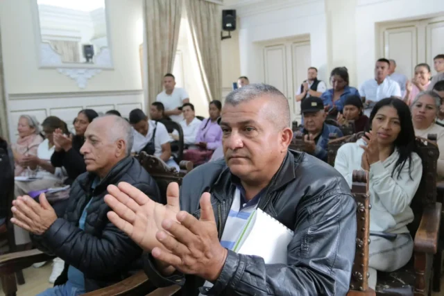 Octavio Guzmán hace vías mientras Muñoz sigue viajando
