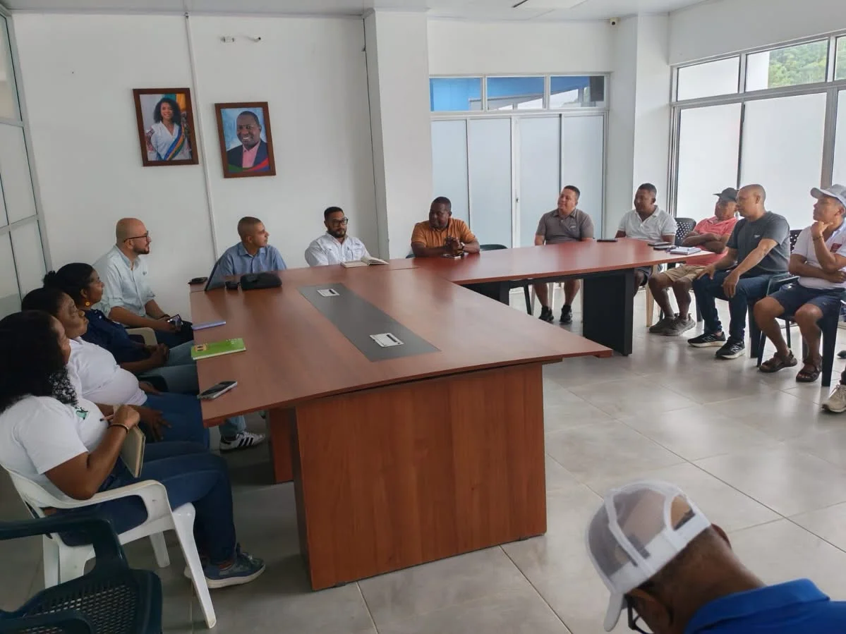 Pescadores de Bahía Solano impulsan la comercialización del pescado del Pacífico chocoano hacia nuevos mercados.