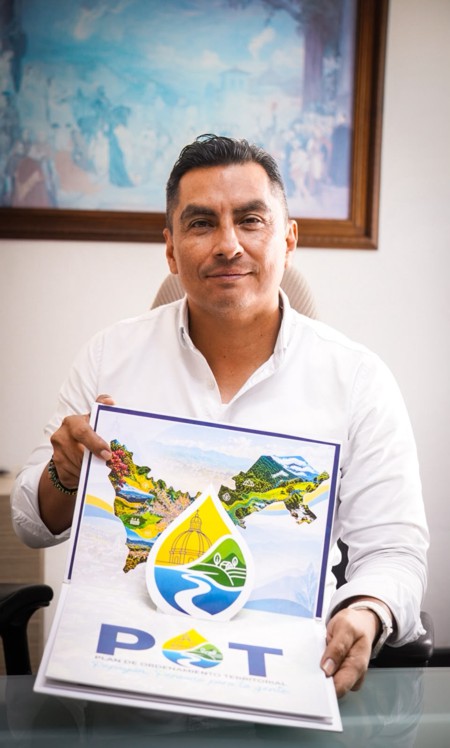 Popayán entrega su POT a la CRC tras 24 años - Secretario de Planeación - Víctor Armando Martínez Popayán entrega su POT a la CRC tras 24 años - Secretario de Planeación - Víctor Armando Martínez