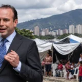 Alejandro Eder en recreacion editorial sobre las criticas a su gestion como alcalde de Cali