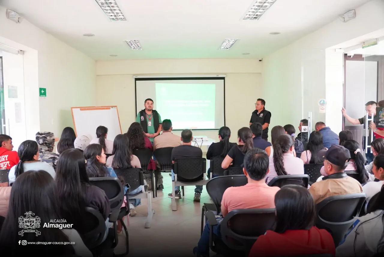Almaguer inicia apoyo universitario para más de 30 estudiantes