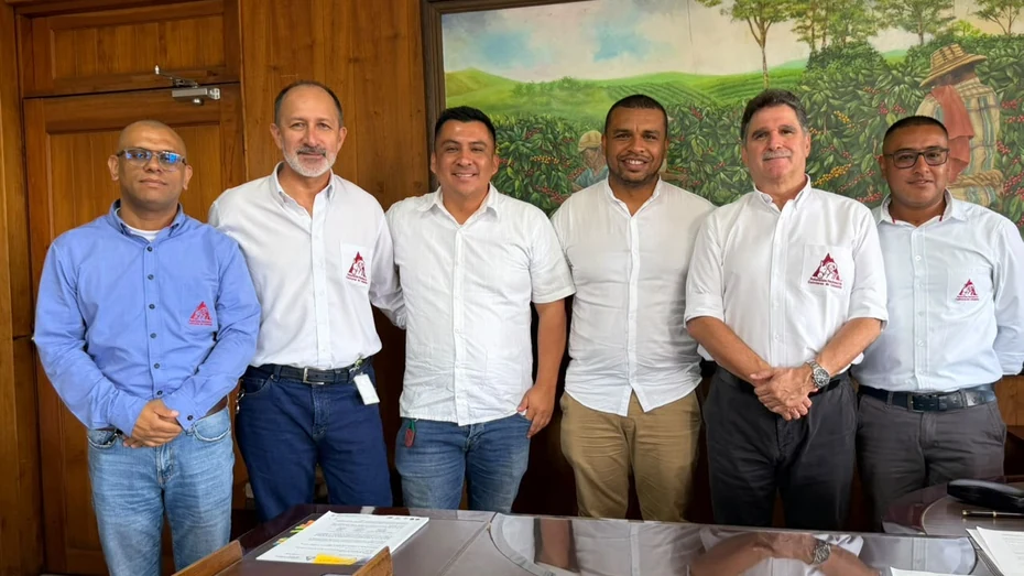 Esneyder Gomez Salamanca y Roberto Castrillon Simmonds en reunion con representantes del sector cafetero del Cauca