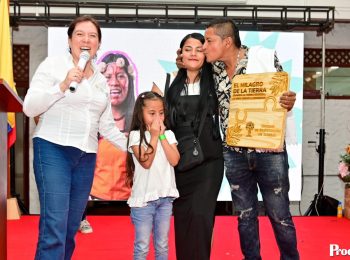 Tres familias reciben $473 millones por restitución