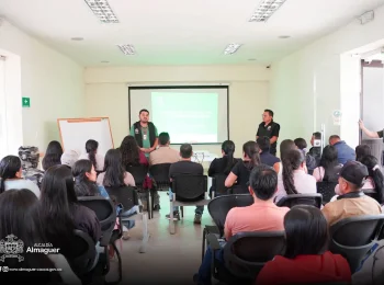 Almaguer inicia apoyo universitario para más de 30 estudiantes